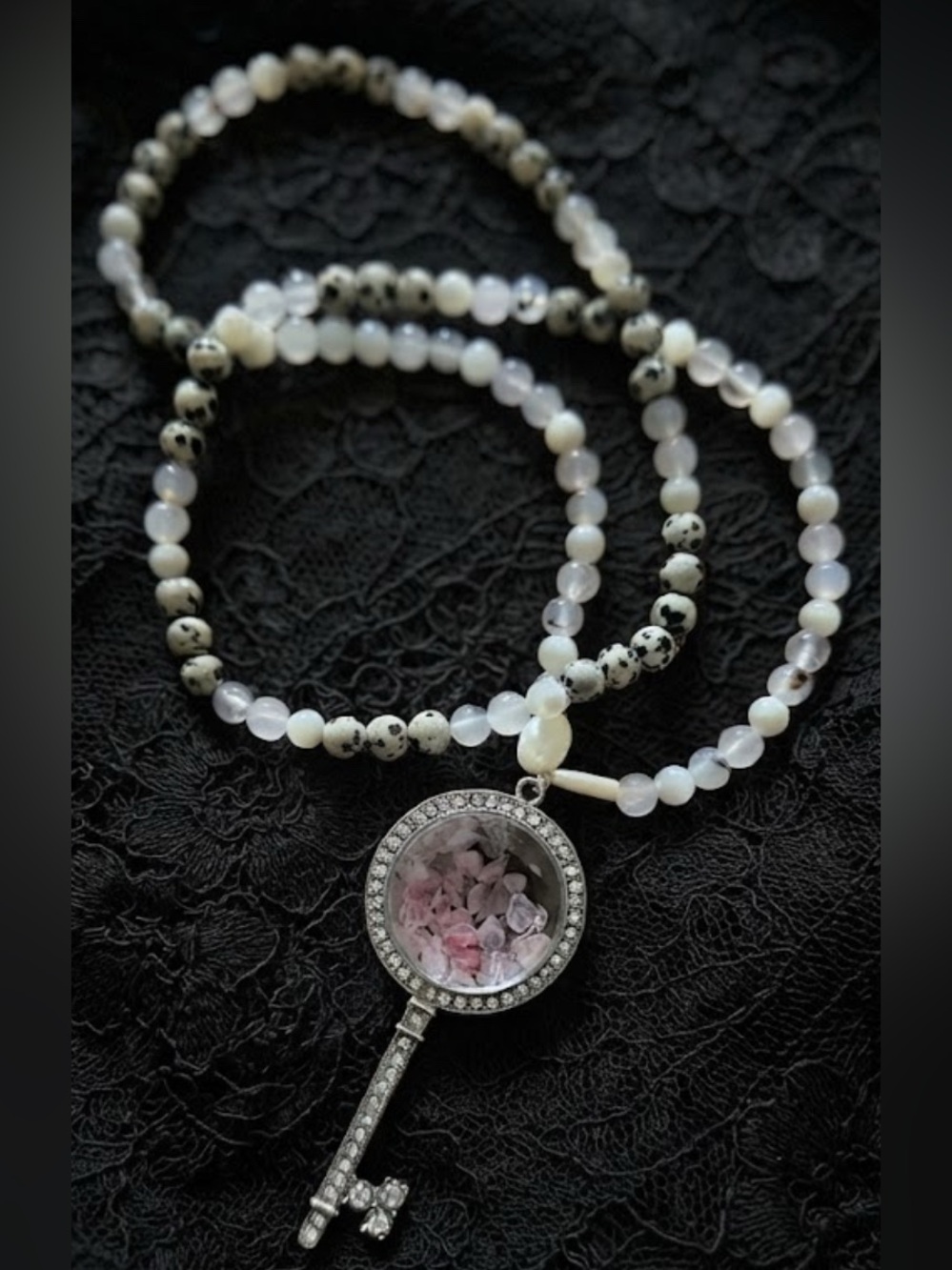 Pink Roses And Pearl Stretch Necklace (Rose Quartz, MOP, Flower Agate) - Picture 2 of 3